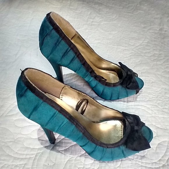 F24 Open Toe Pumps - Picture 3 of 9